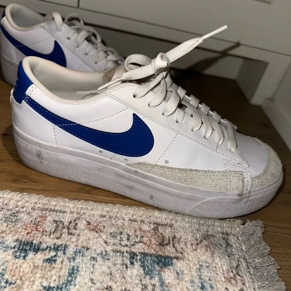 Nike White & Blue Low-Top Sneaker with Blue Swoosh 19349435_42646849_600.jpg main image 2